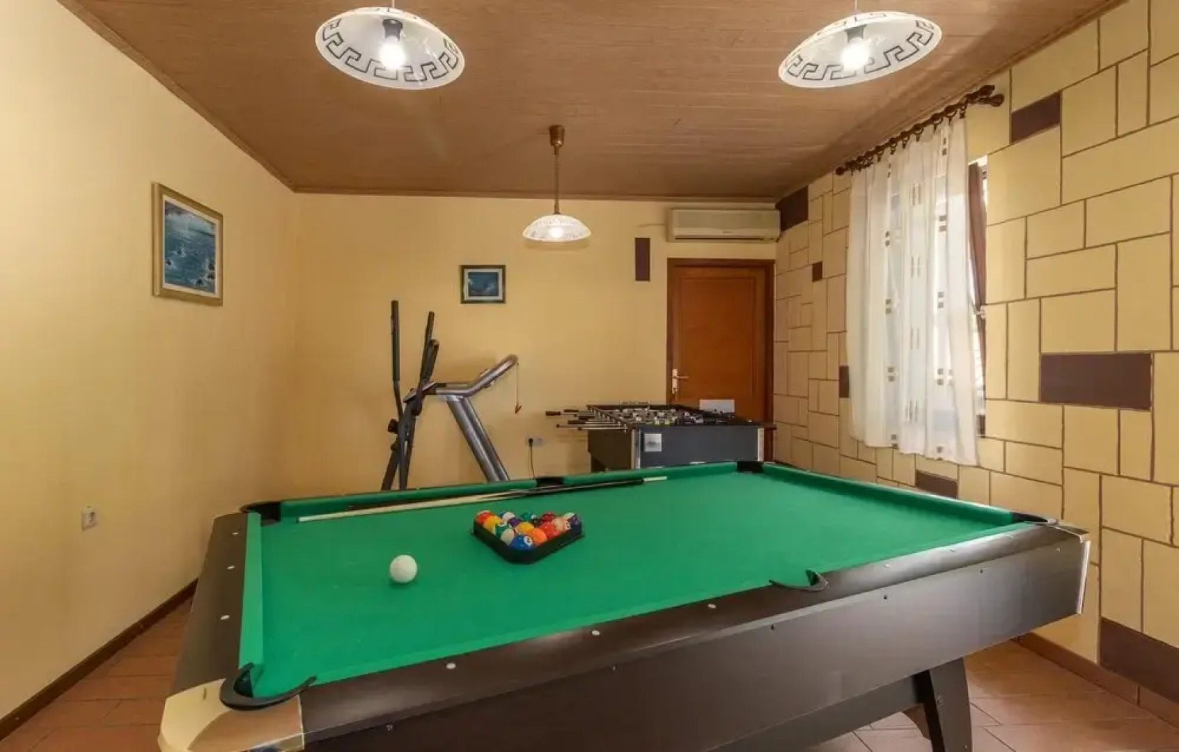 Beautiful Home in Donji Zagon With Wifi and 6 Bedrooms