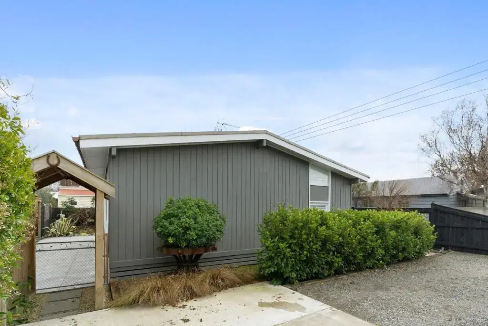 The Walnut Tree House - Martinborough Holiday Home