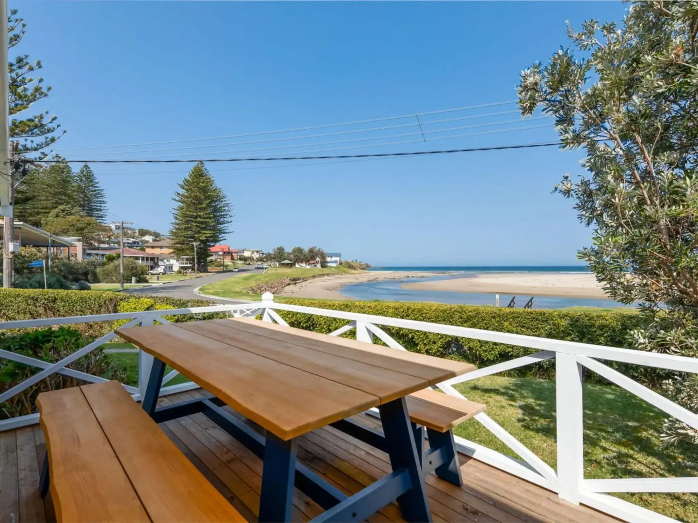 THE BEACH HOUSE Gerroa 4pm check out Sundays