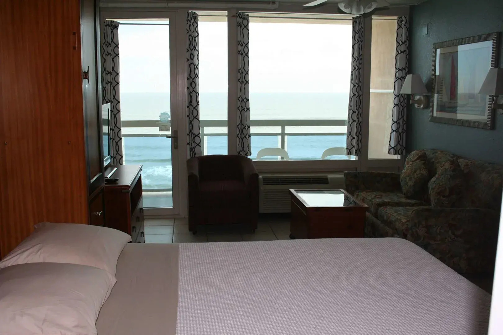 Georgian Inn Beach Club