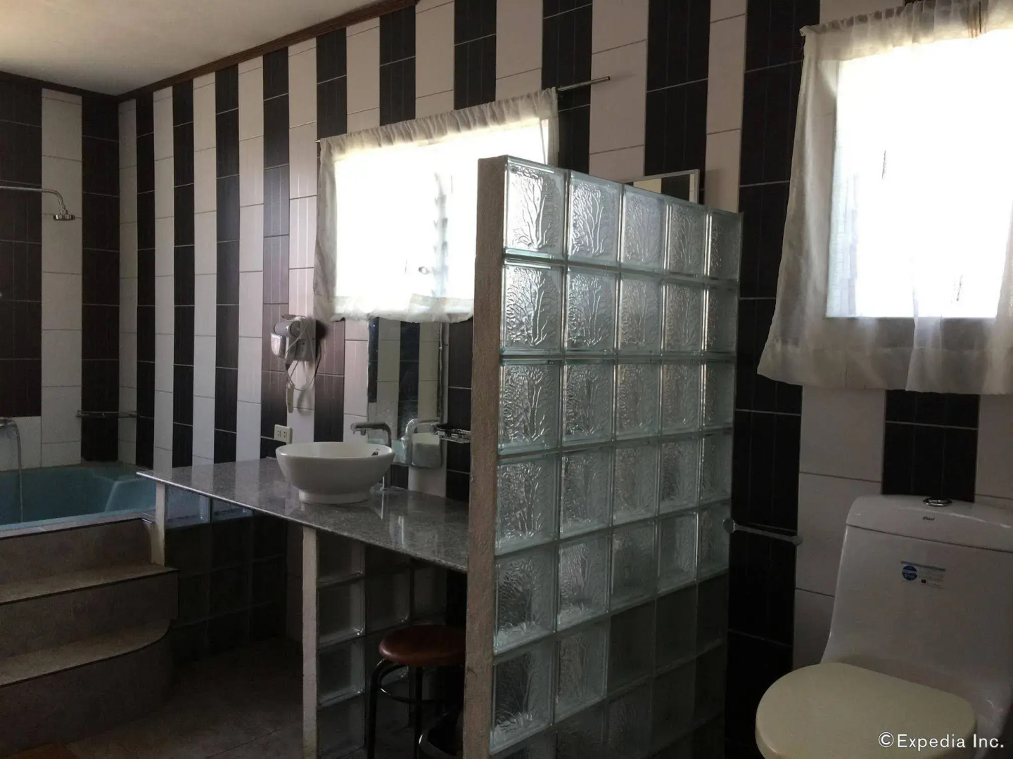 TipTop Hotel, Resto and Delishop