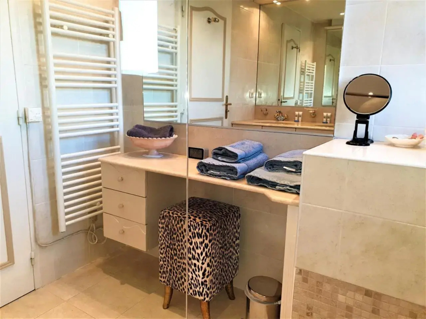 Somptueux deux pieces, entre mer & piscine !