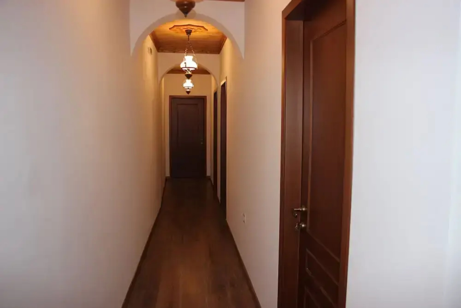 4 Rooms Hotel