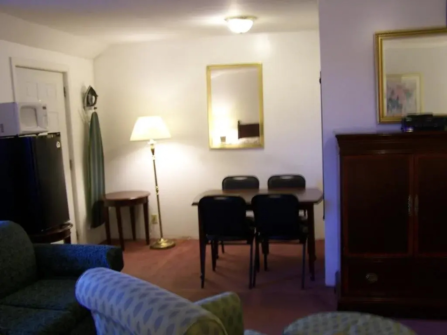 Golden Knight Inn and Suites