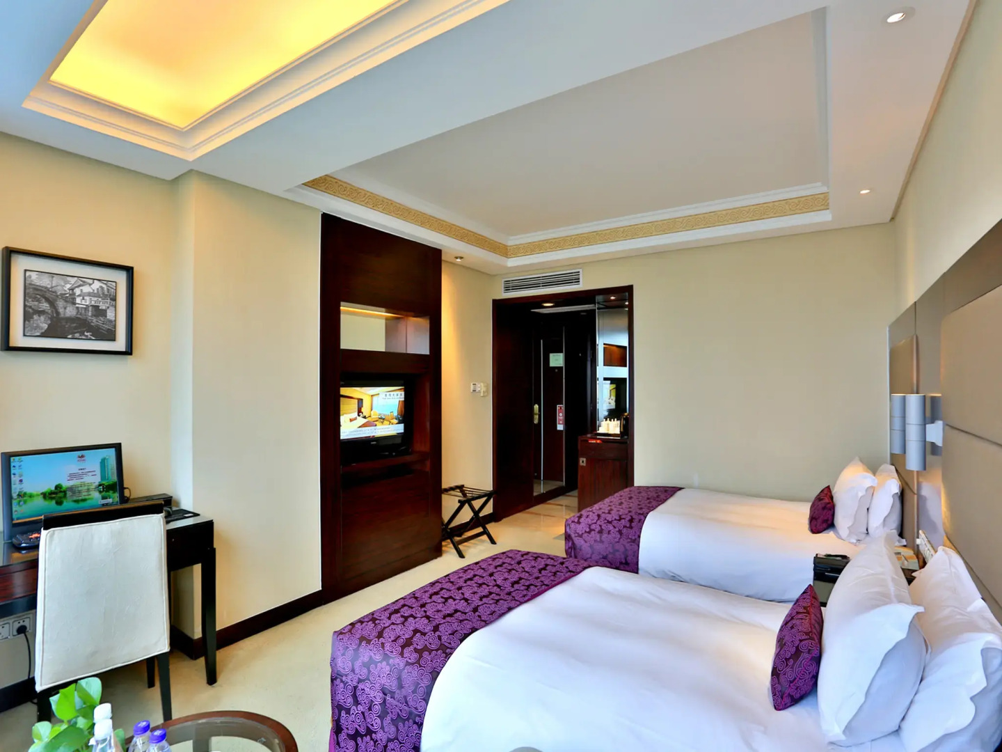 Yiwu Yimei Plaza Hotel