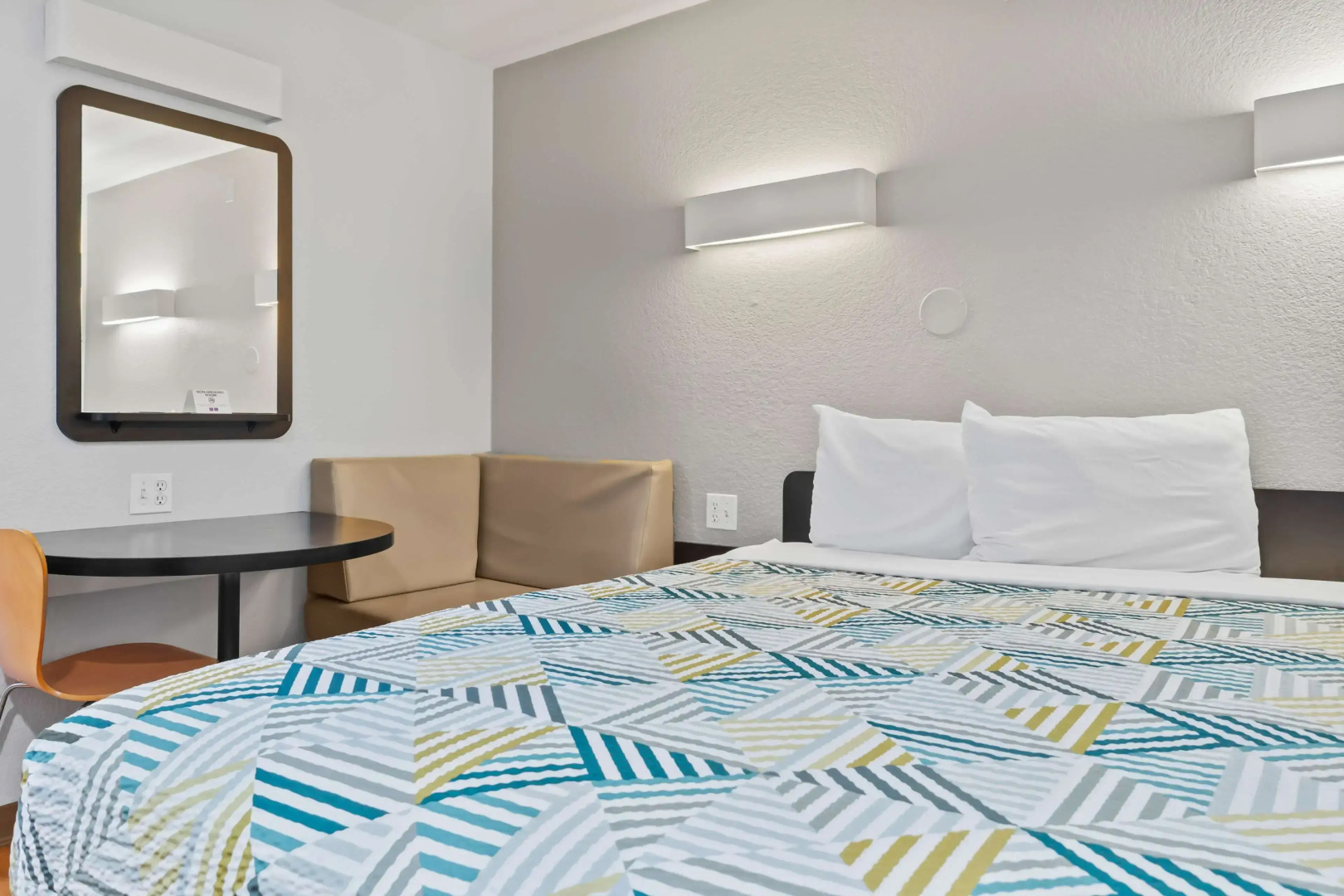 Motel 6 Ventura, CA - Beach