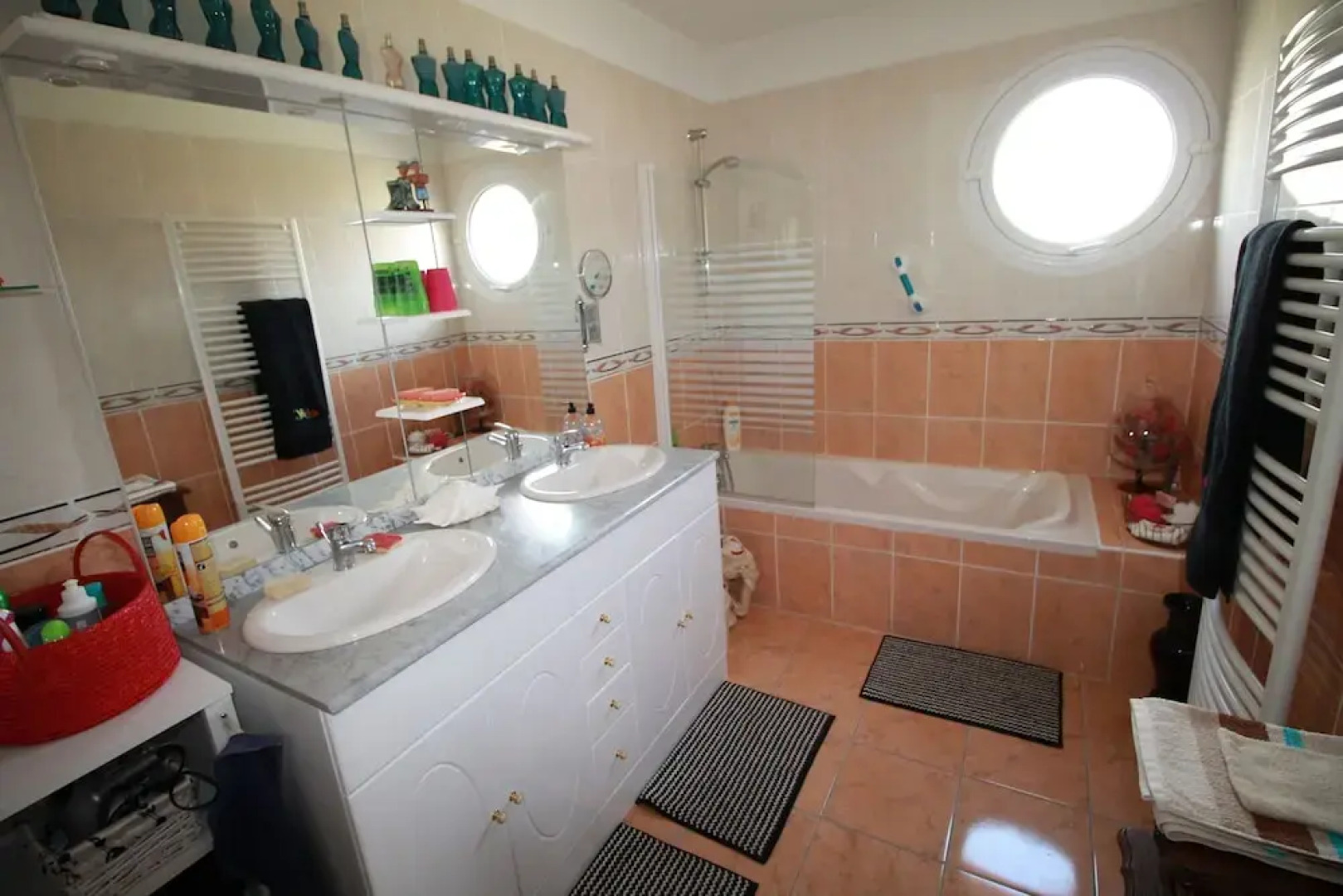 Chambres dans Villa avec Piscine