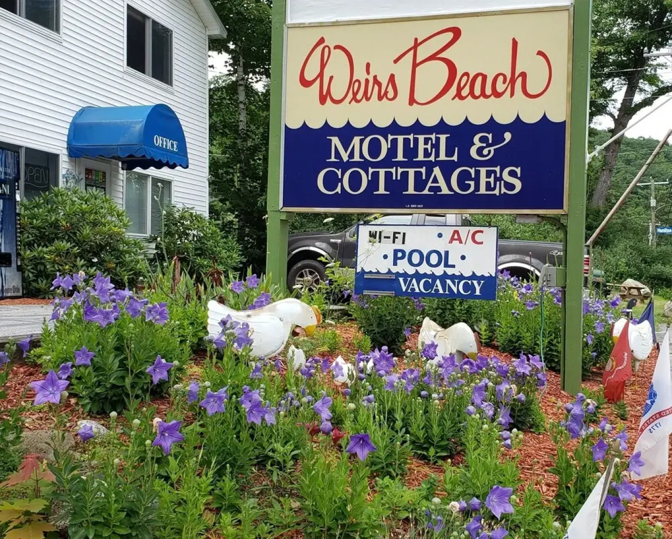 Weirs Beach Motel and Cottages