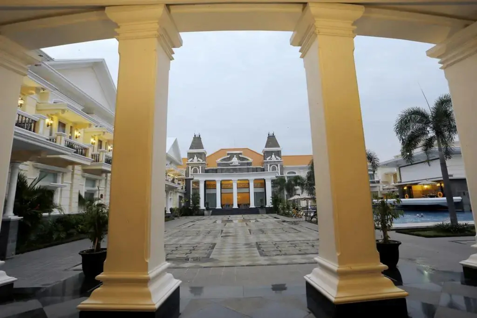 Adhiwangsa Hotel & Convention Hall