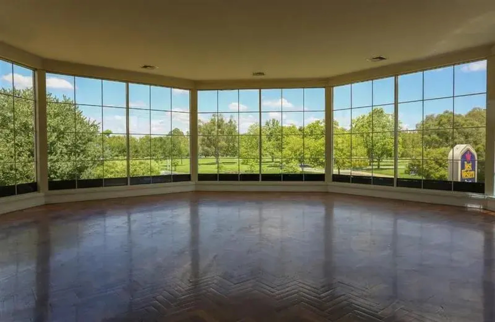 Country Comfort Albury Hovell Tree