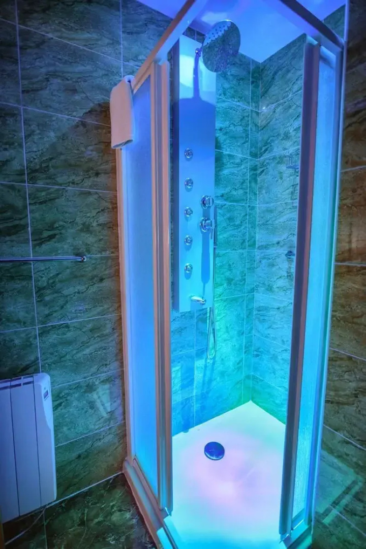 Rural House With Jacuzzi and Fireplace in the Room for 2-4 People