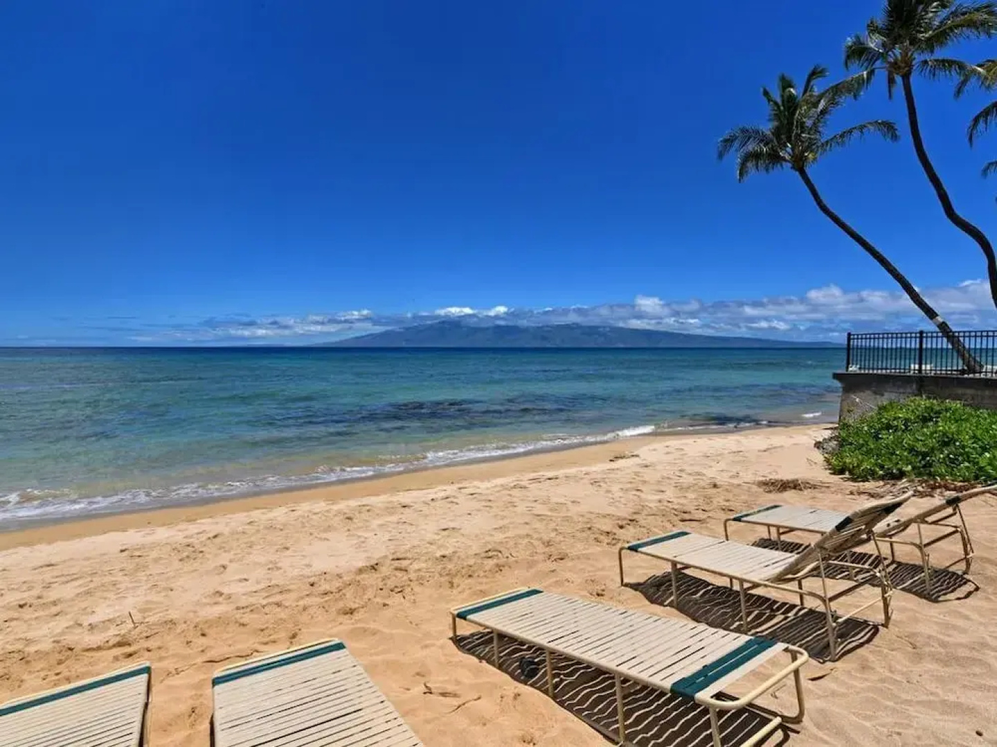 Lower Honoapiilani Condo Unit #404 2 Bedrooms 2 Bathrooms Condo