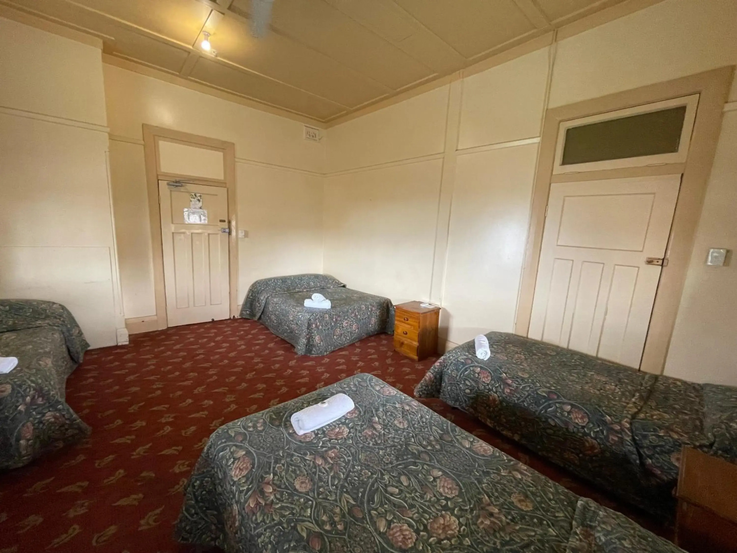 Royal Hotel Motel