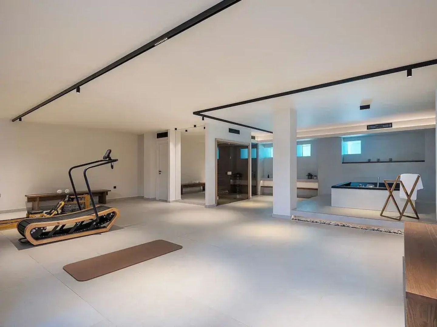 Pnoe Sea Front Experience