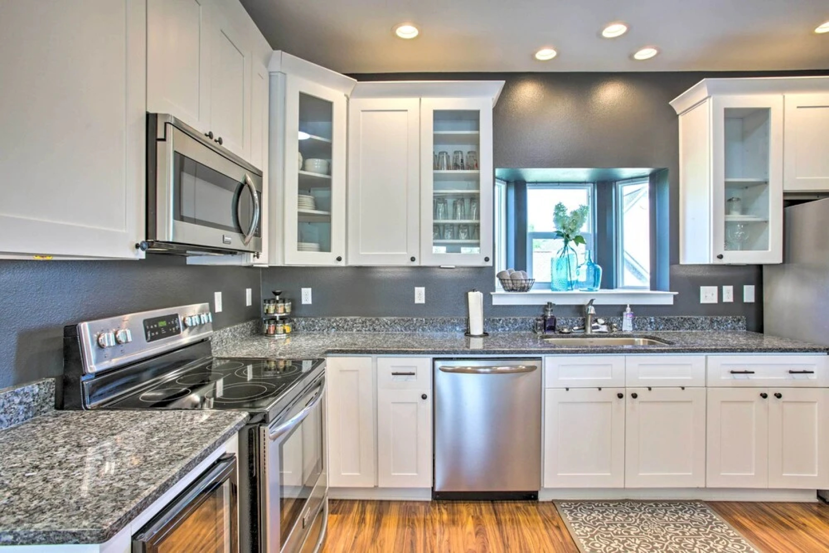 Waveland Abode w/ Patio, Walk to Beach!