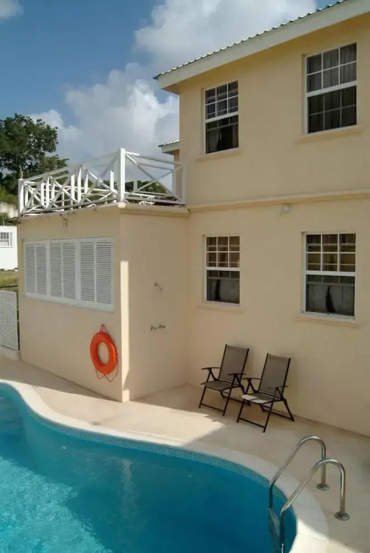 Two Bedroom Apartment With Pool Located Near the Beach and Kensington Oval