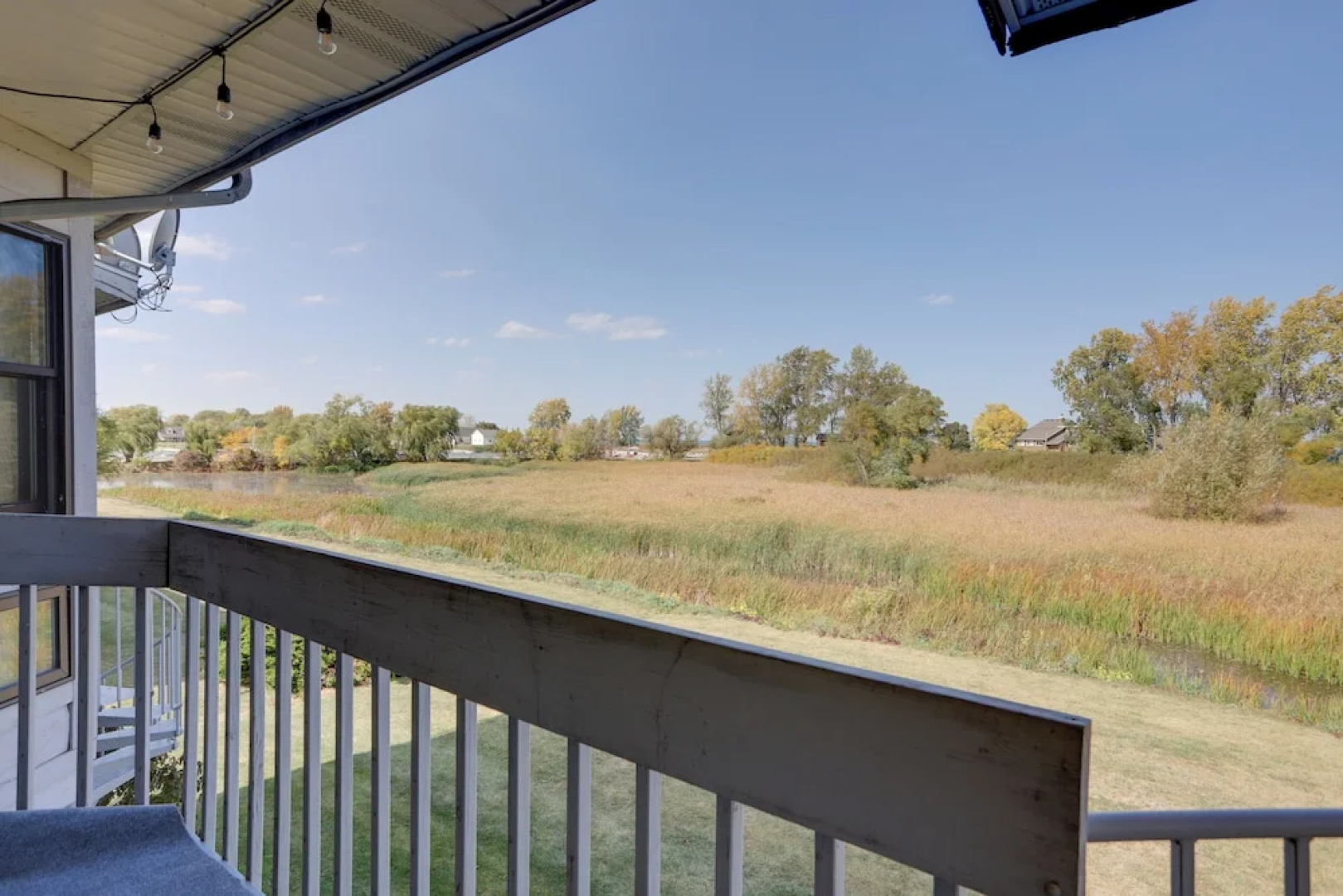 Pet-friendly Oak Harbor Condo: Walk to Lake!