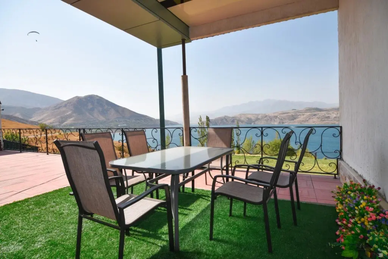 Lake House Resort hotel