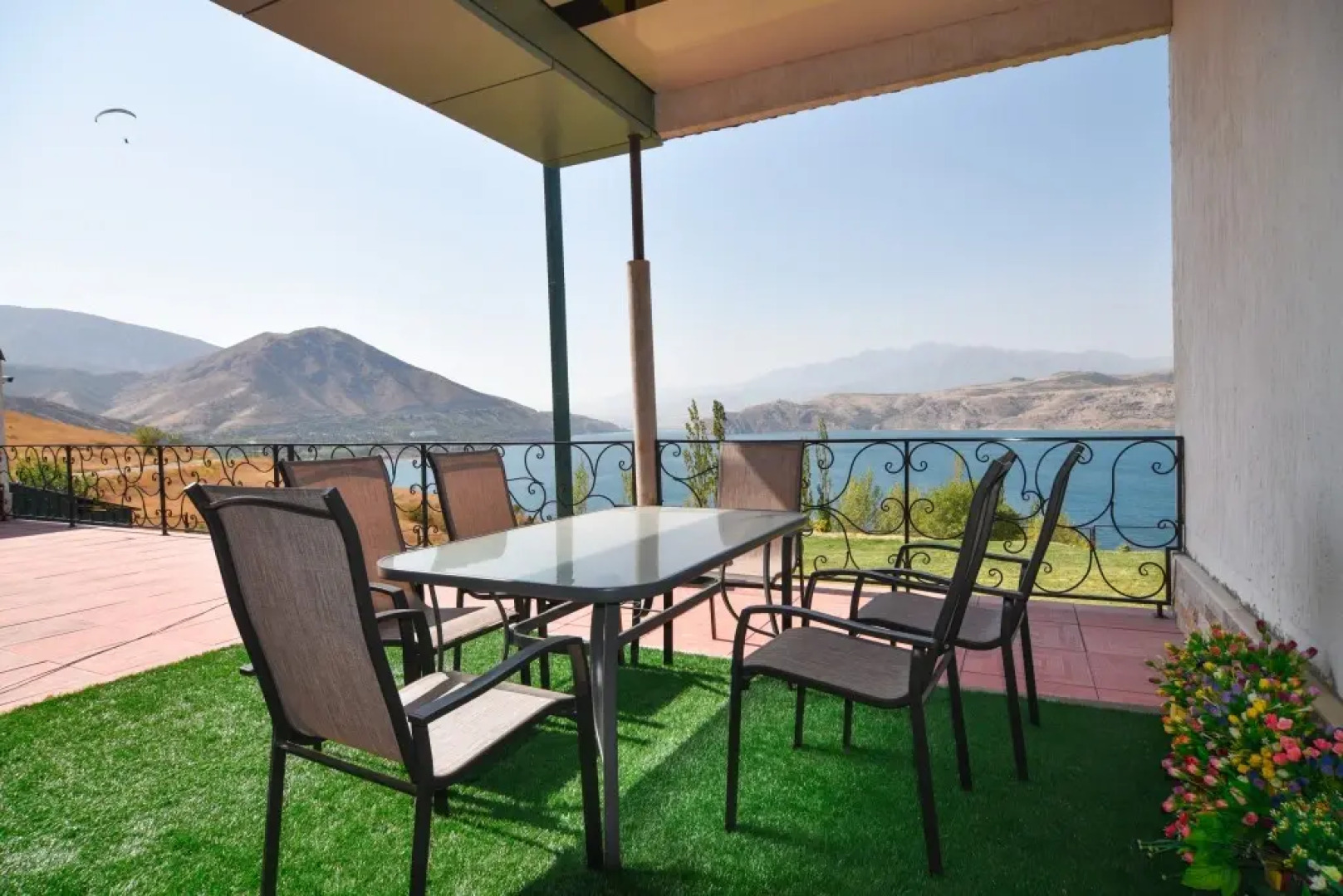 Lake House Resort hotel