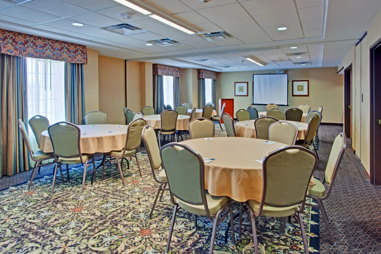 Staybridge Suites Phoenix - Glendale Sports Dist by IHG