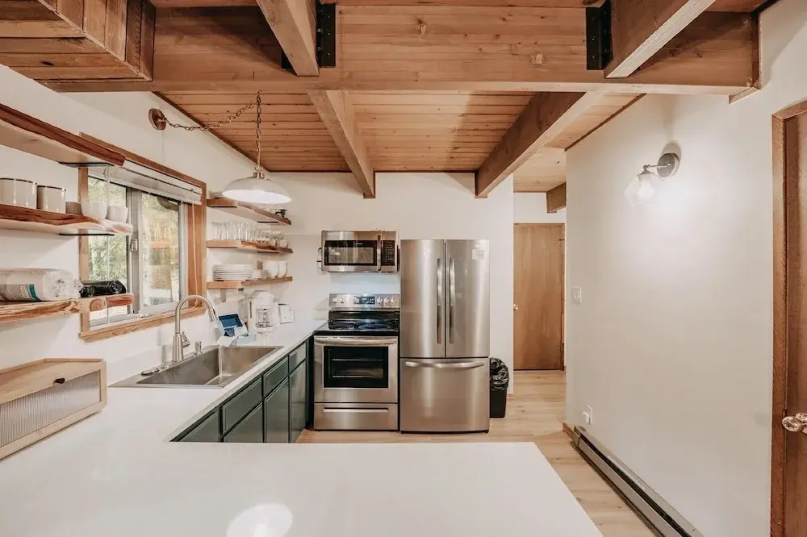 27gs - Bbq - Pets Ok - Wifi - Sleeps 10 3 Bedroom Home by RedAwning