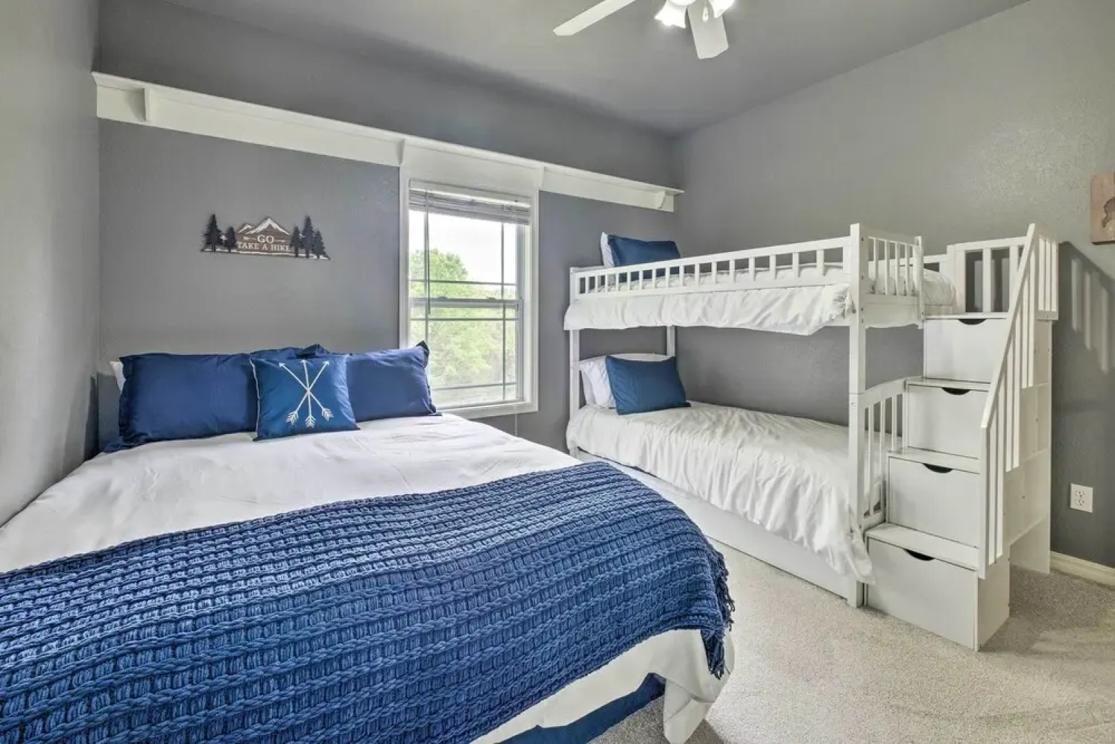 Bella Vista Home w/ Yard: Half Mile to Trails!