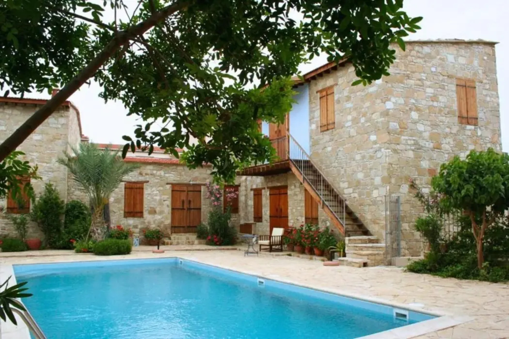 Porfyrios Country House