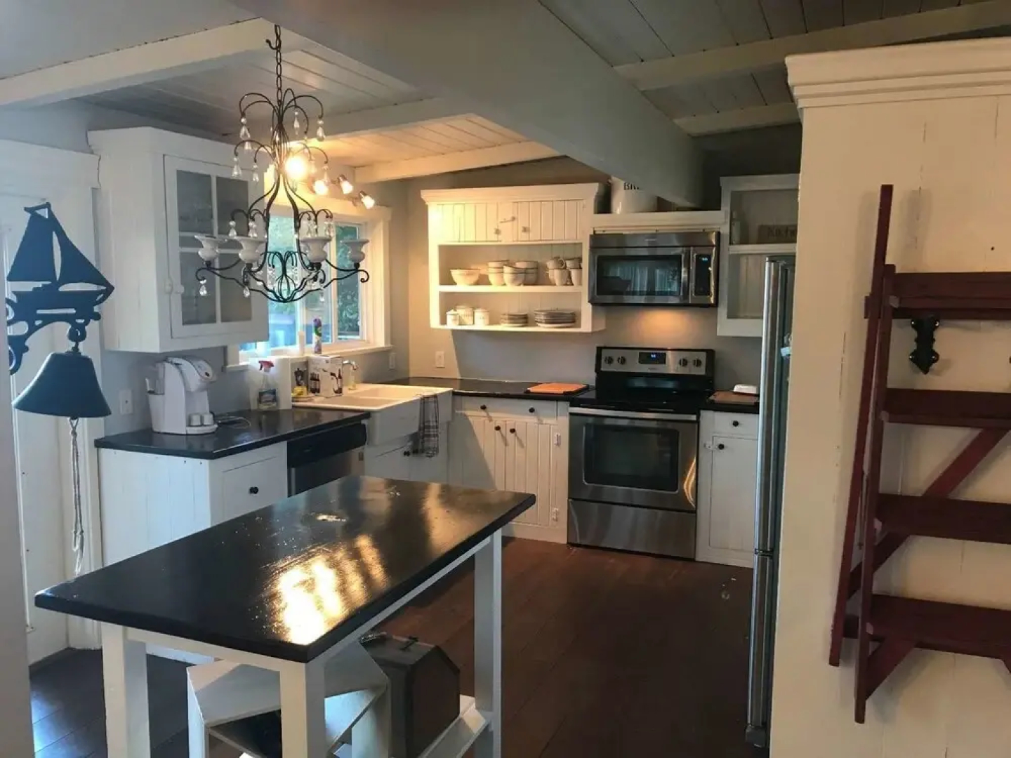 4 B/R Oceanfront Home - Estate Property Hot Tub/ Stairs to Beach