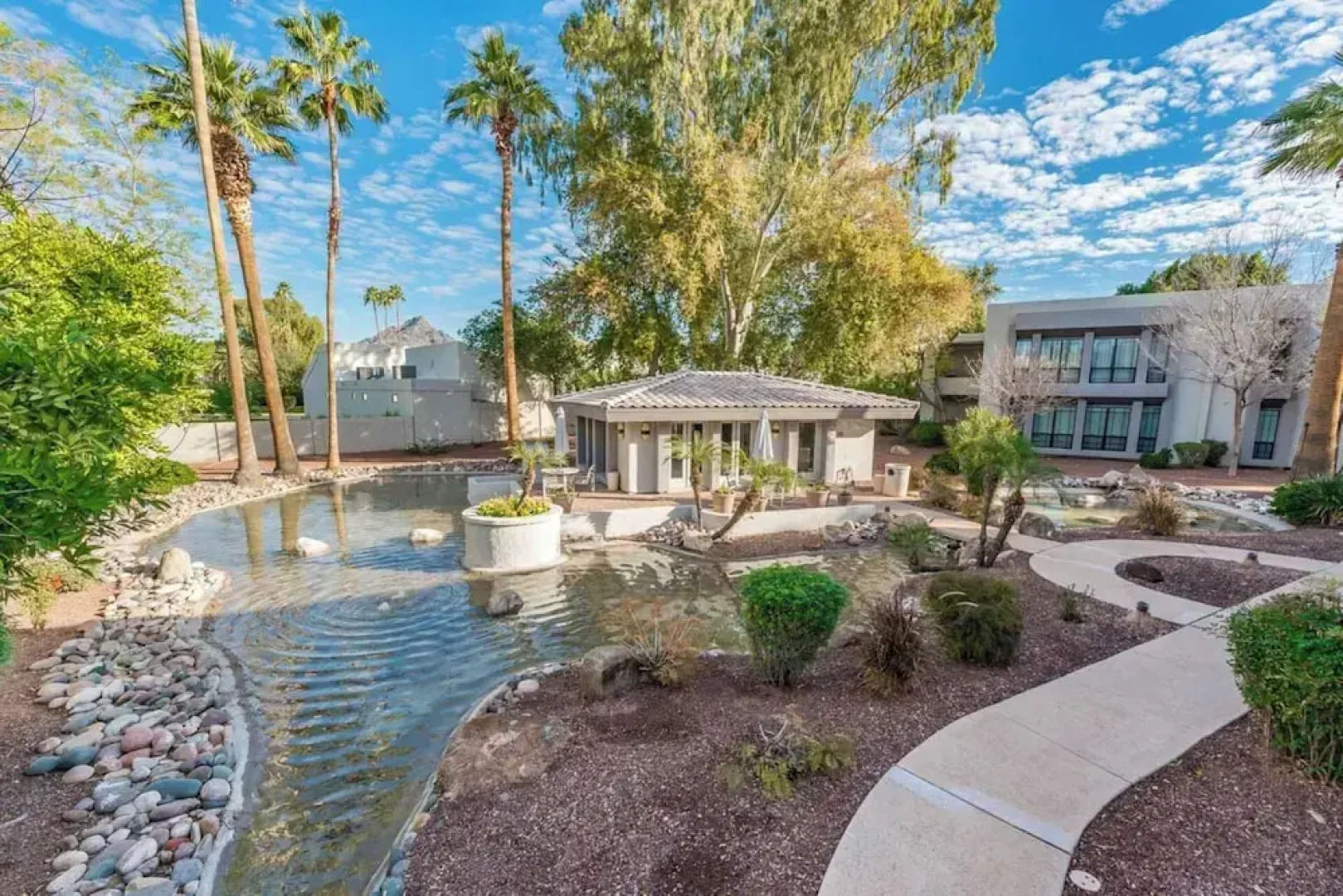 Sleek Phoenix Condo: Walk to Biltmore Fashion Park