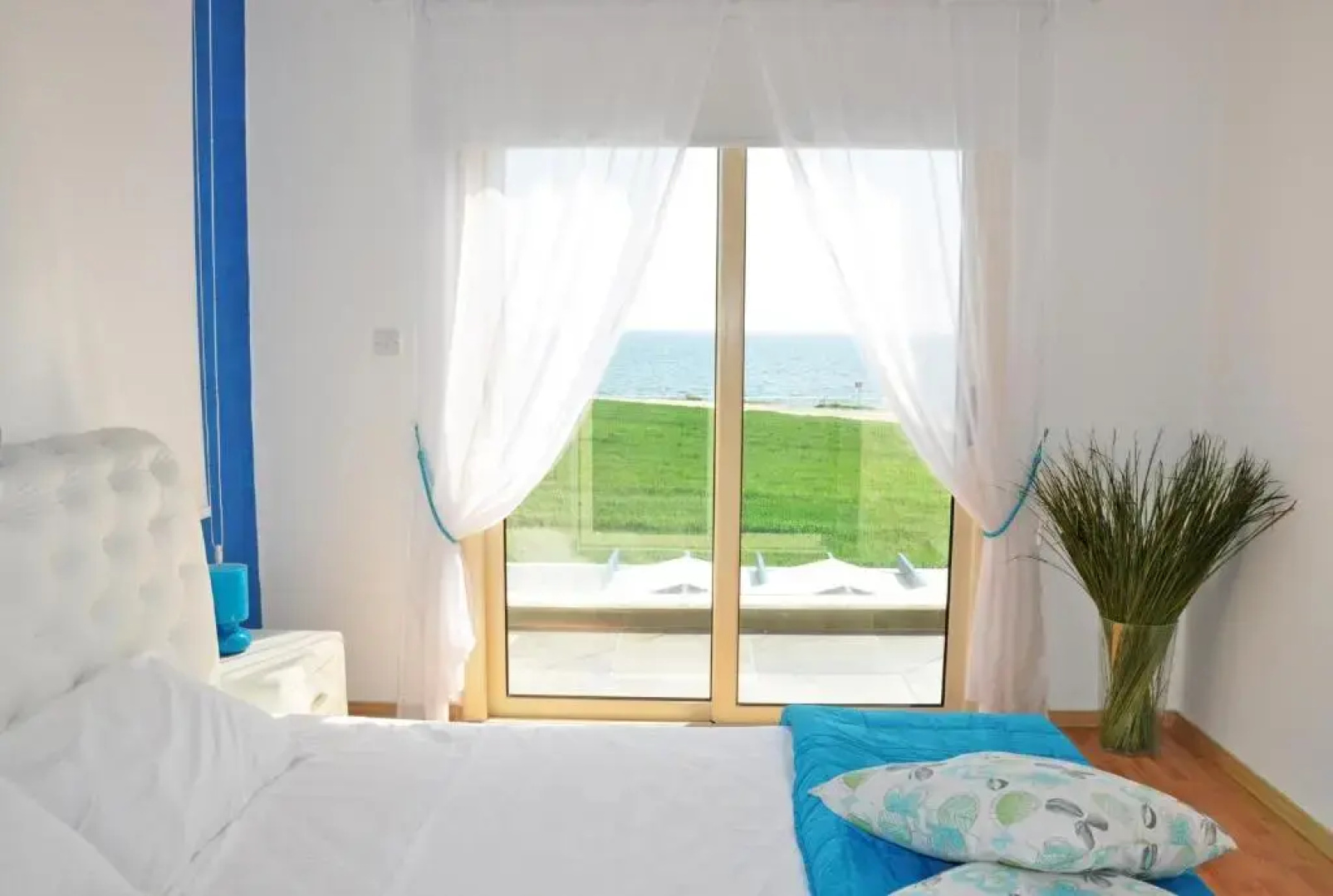 Villa Waves