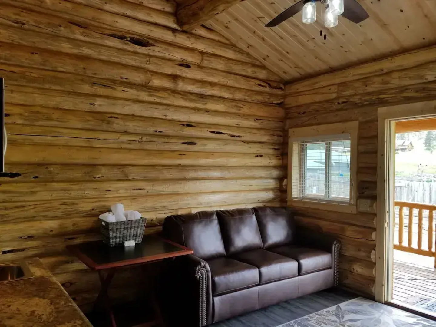 No Name City Luxury Cabins & RV