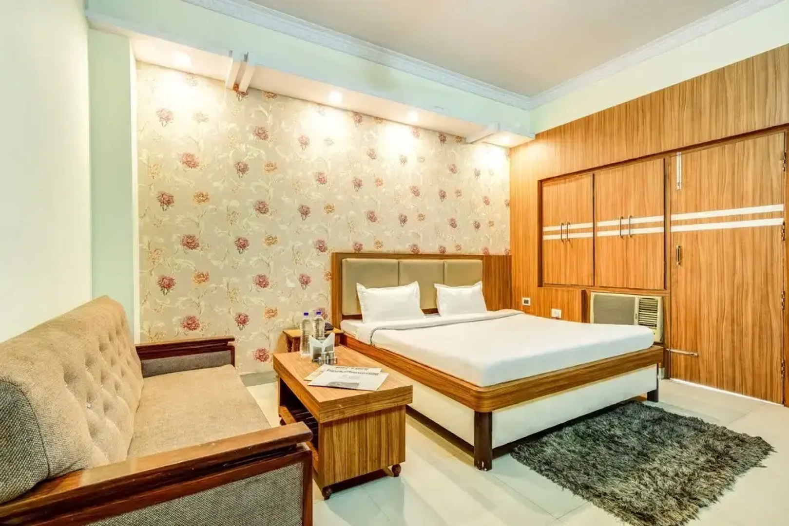 SPOT ON 61898 Hotel Riya Palace