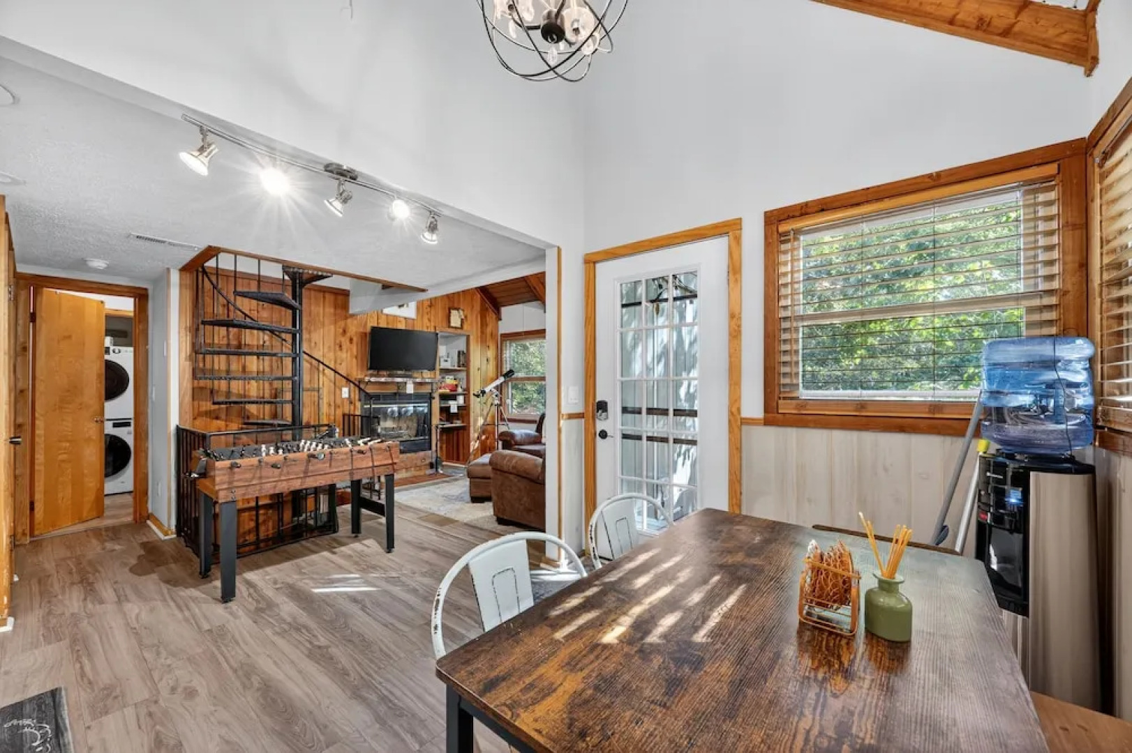 Mountain Escape With Hot Tub & Stargazing 3 Bedroom Cabin