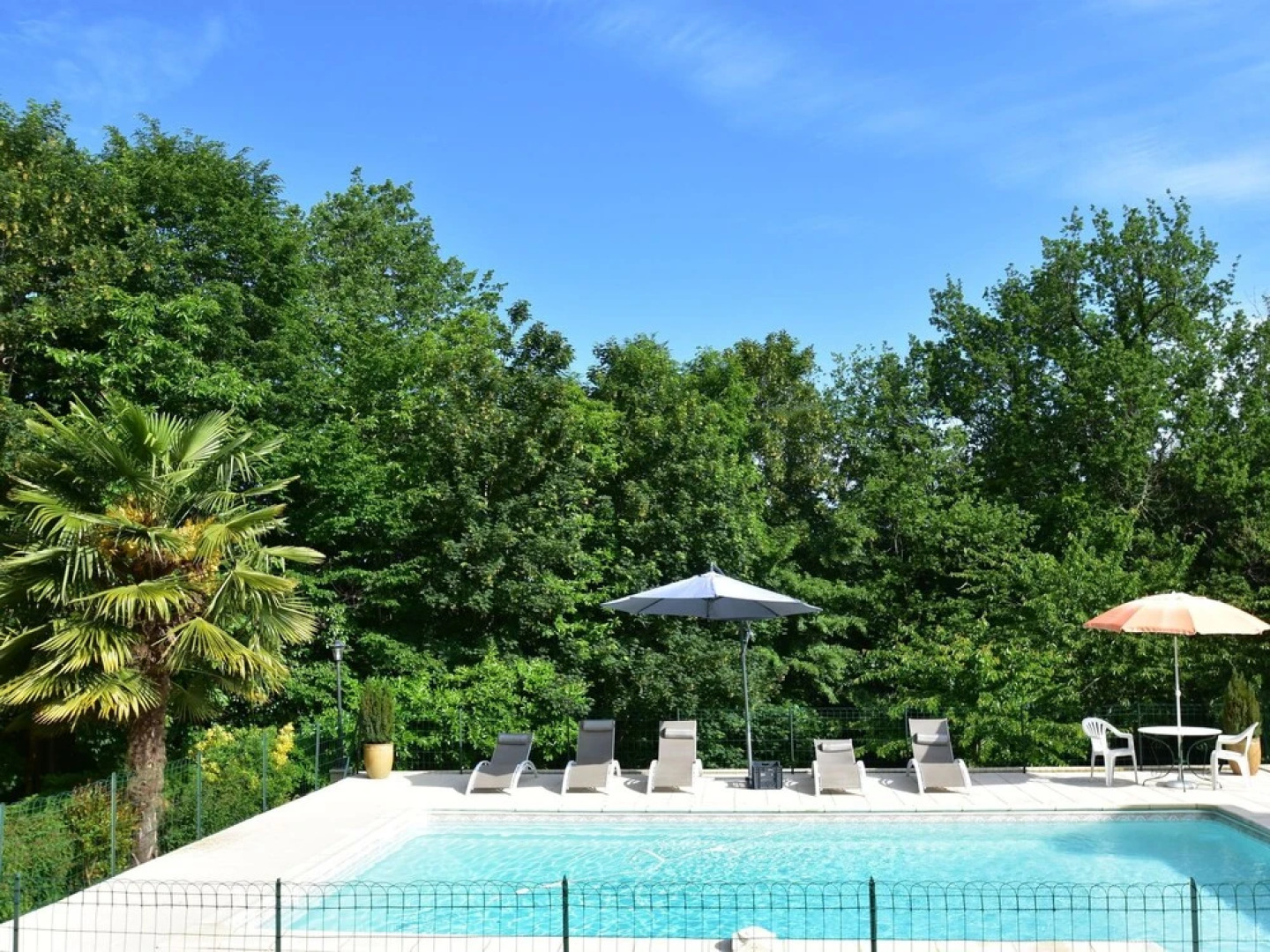 Cozy Holiday Home in Villefranche-du-Perigord with TV