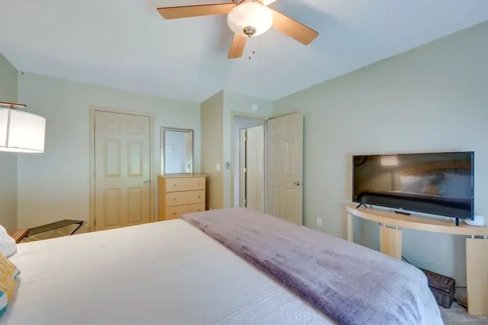 Luxe Lake Sinclair Living: Private Dock and Beach!
