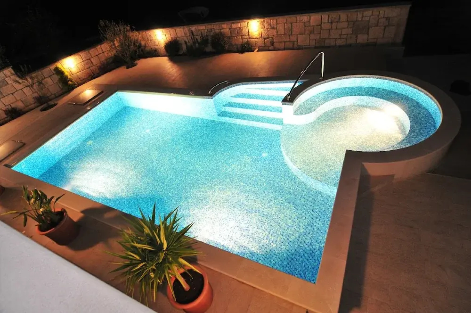 Pontus Luxury Apartments