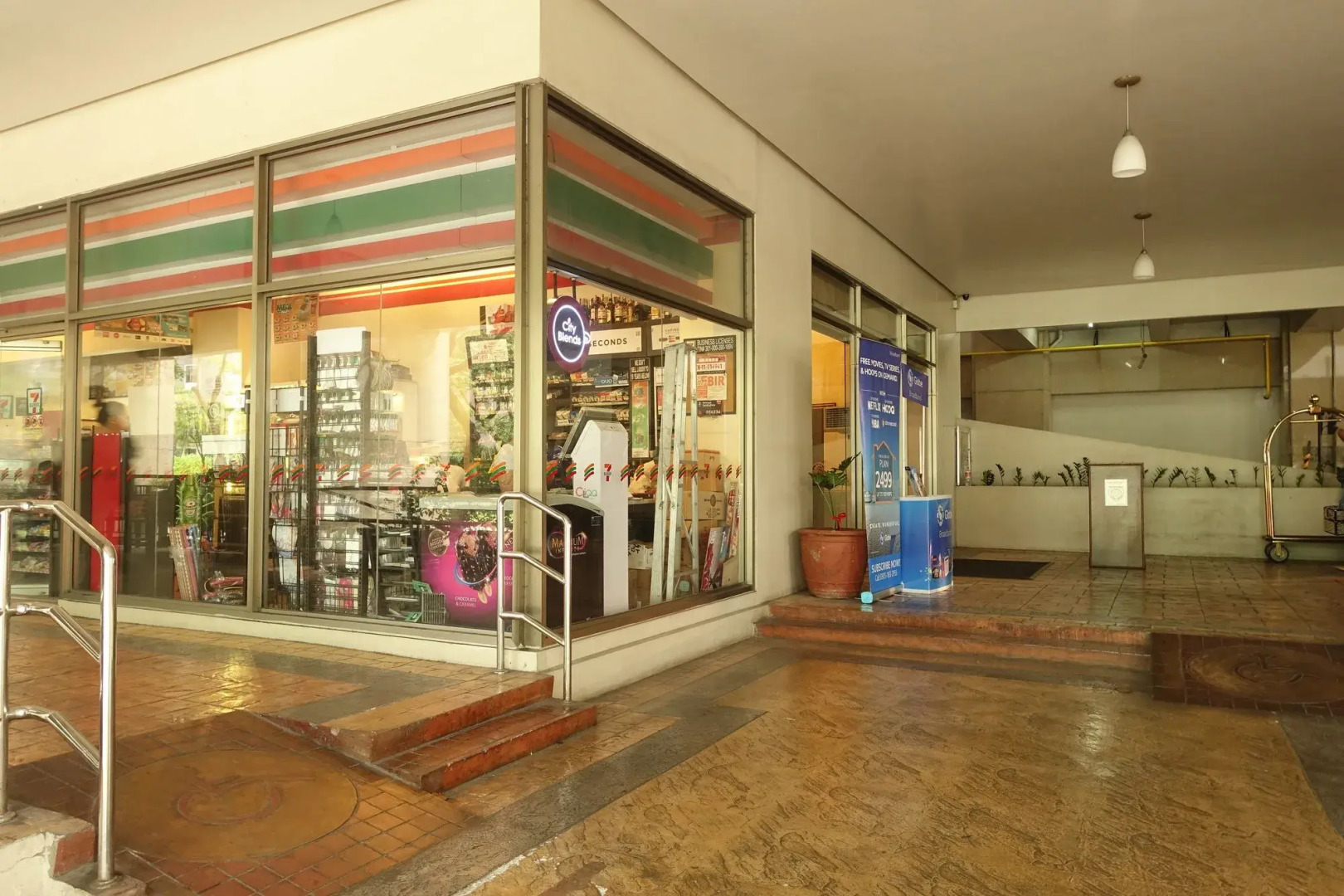 Luxury Condo at Forbeswood Parklane