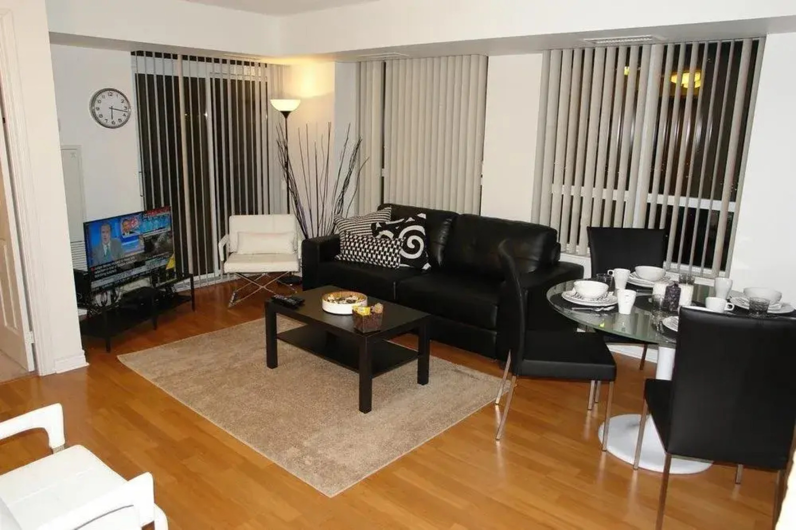 Lake View Luxury Condo by Elite Suites