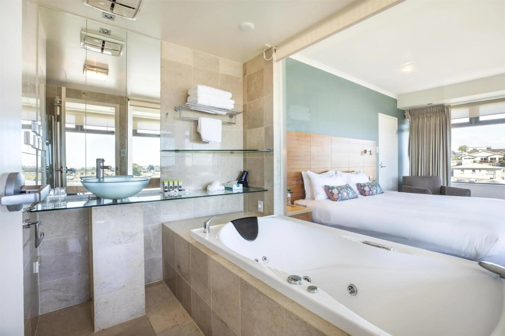 Nightelier Devonport Gateway Hotel