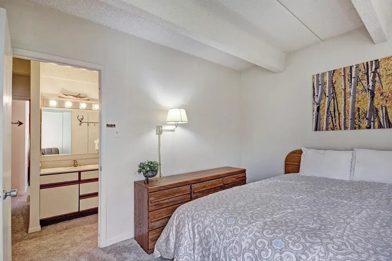 Wheeler House Spacious East Village Condo, Easy Walk to Super Bee - WH104 by Redawning