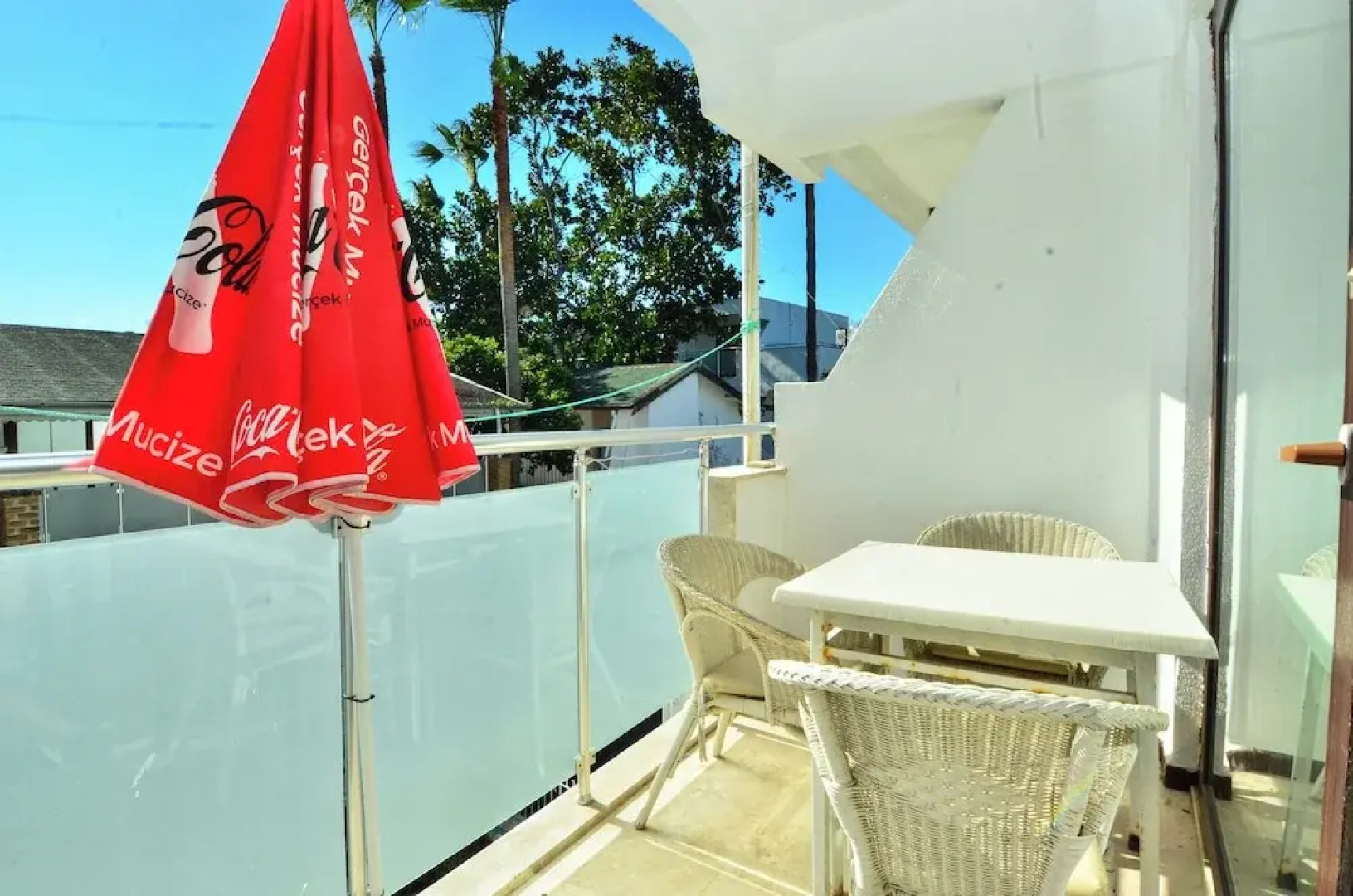 Tropic Beach Club Side