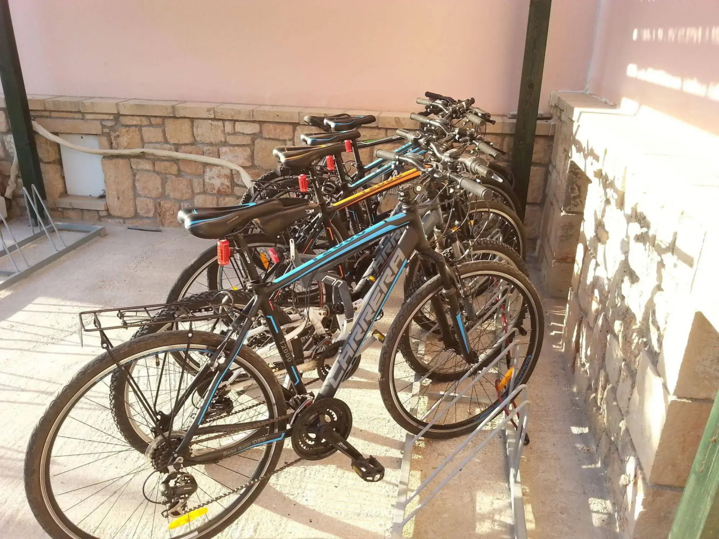 Irides Luxury Studios & Apartments