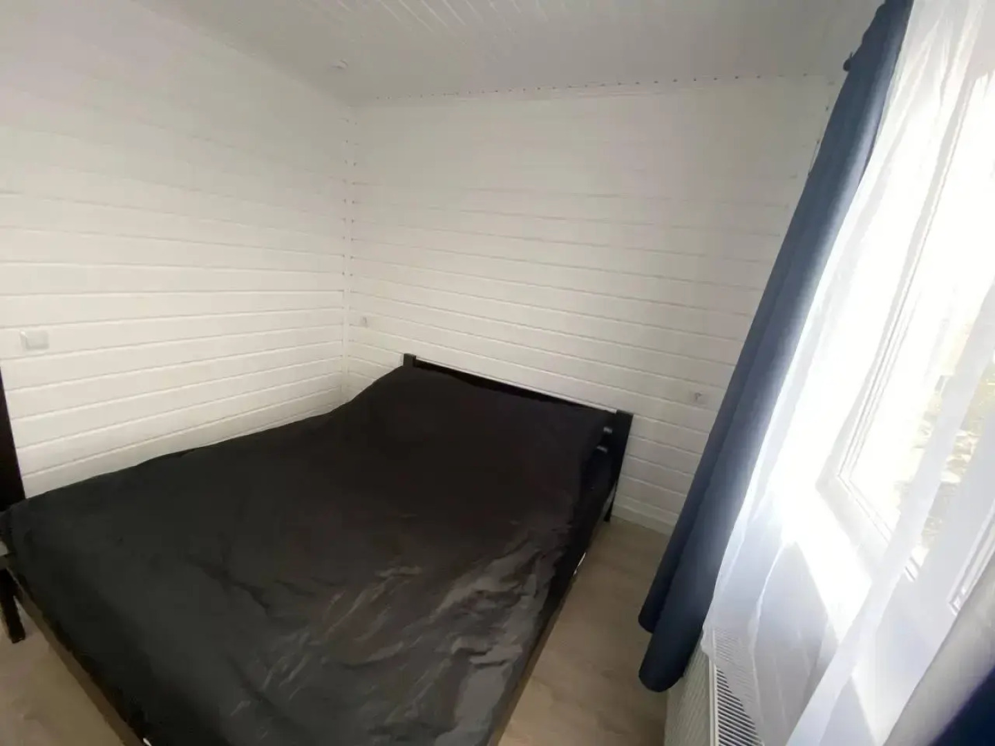 Дом у пруда