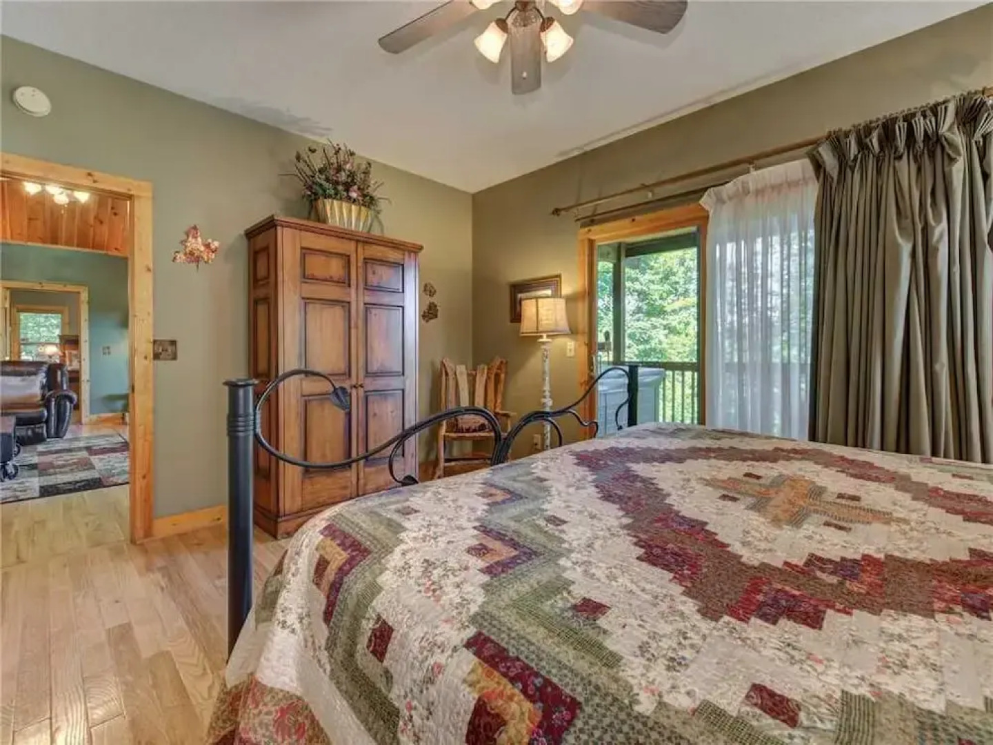 Riversound Romance 2 Bedroom Home with Hot Tub