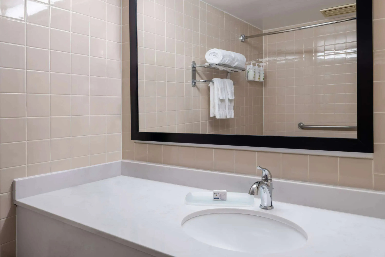 Ramada by Wyndham Thunder Bay Airlane Hotel