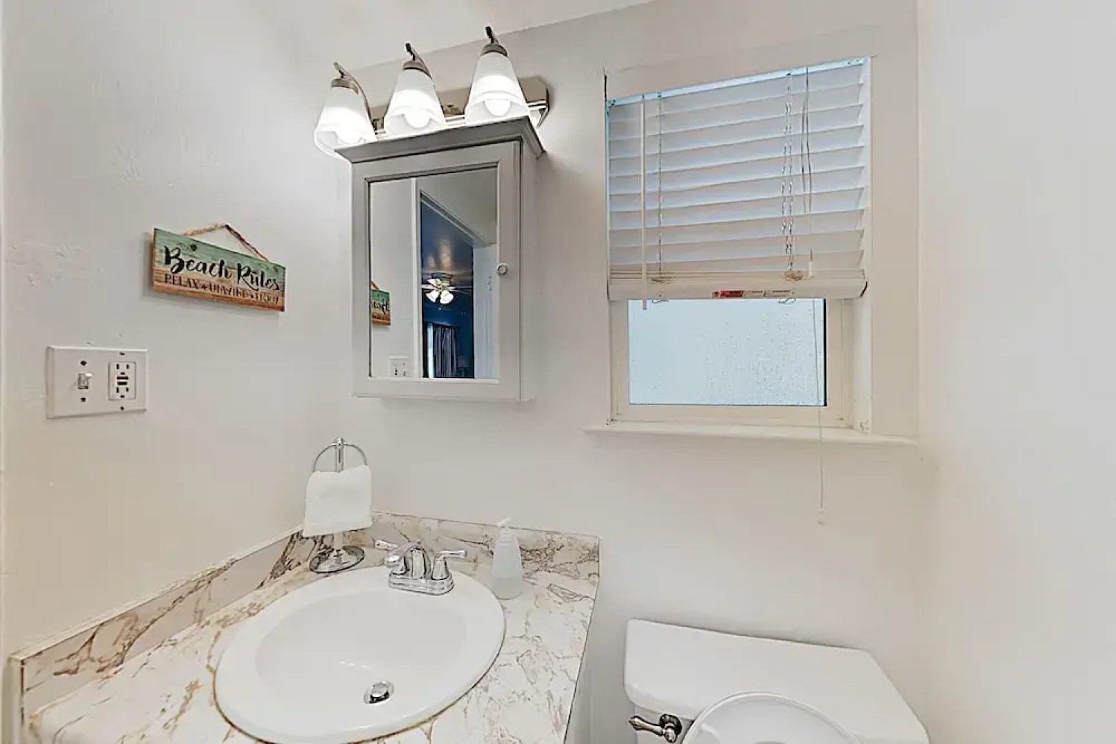 Airy Beach W/ Ocean Views, Balcony & Patio 3 Bedroom Home