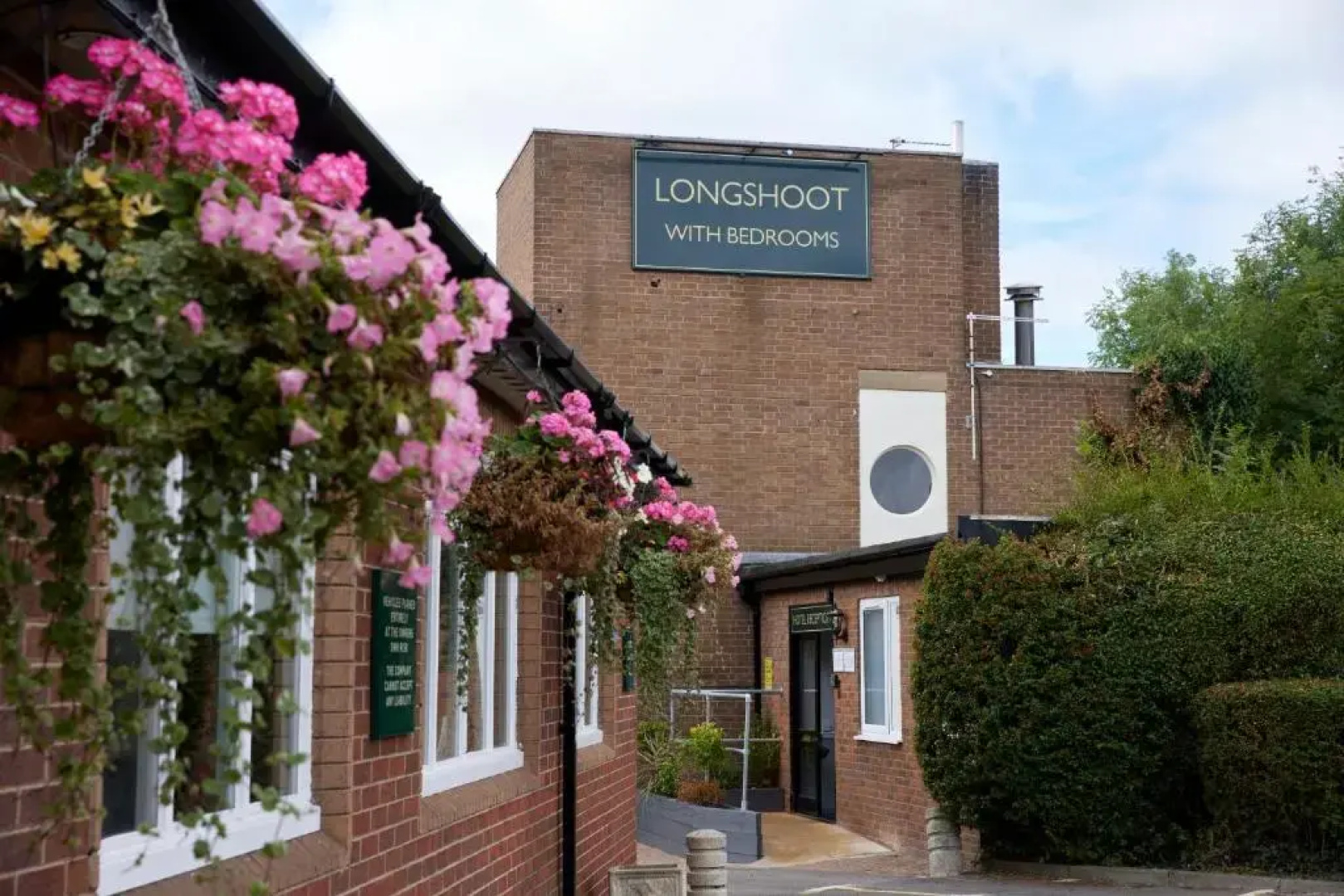 The Longshoot Hotel by Greene King Inns