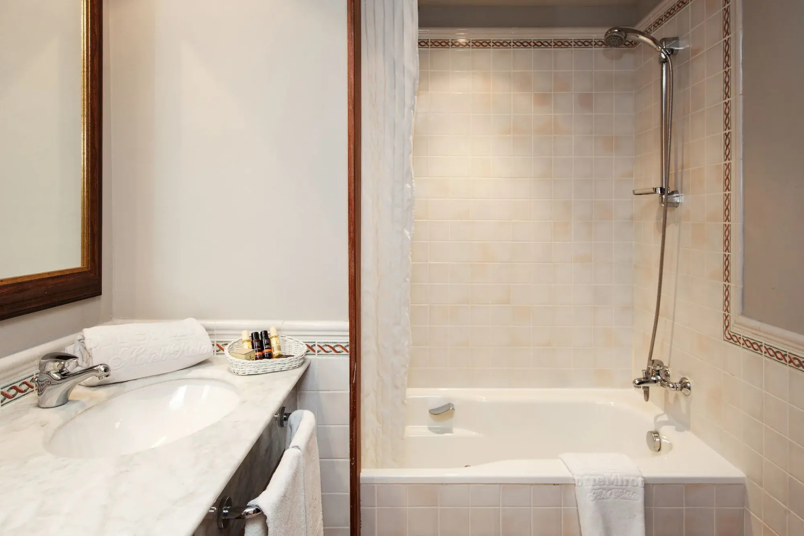 Torremirona Aparthotel Vila Birdie