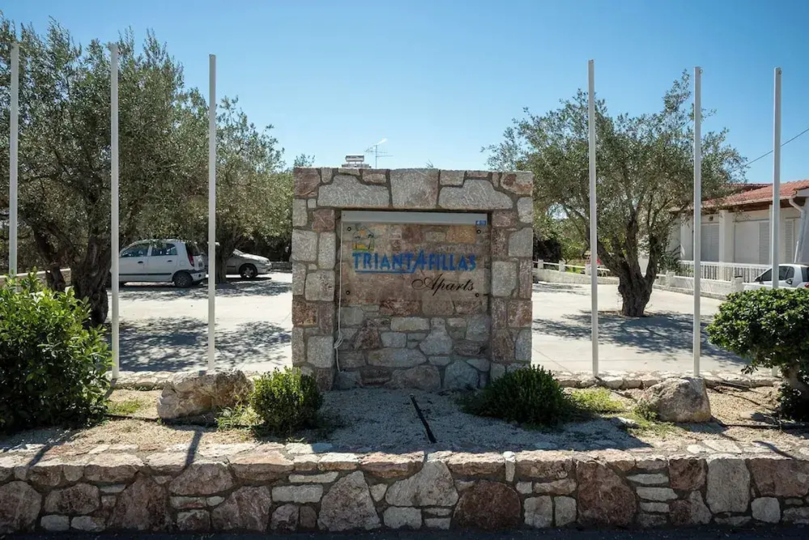 Triantafillas Suites