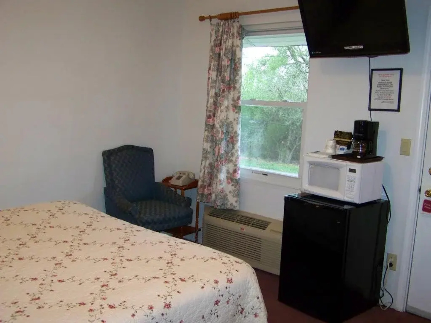 Golden Knight Inn and Suites